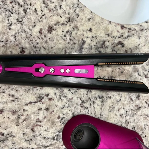 Dyson Black and Magenta Hair Tool - Picture 4 of 6